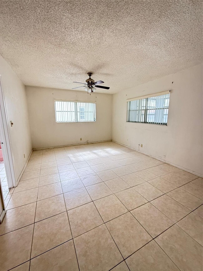 Building Photo - 4821 NW 22nd Ct