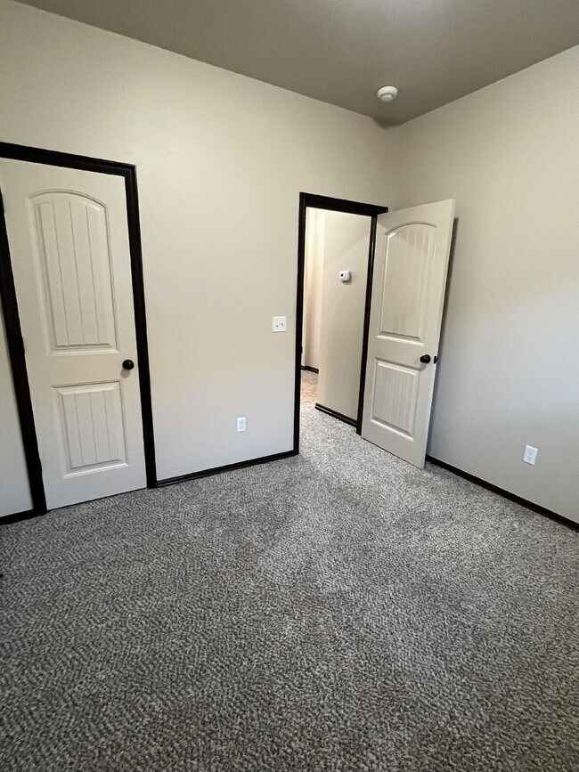 Building Photo - "Charming 3-Bedroom Home with 2 Full Baths...