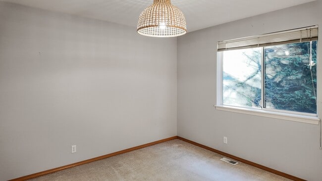 Building Photo - Spacious 4-Bed Home in East Meridian