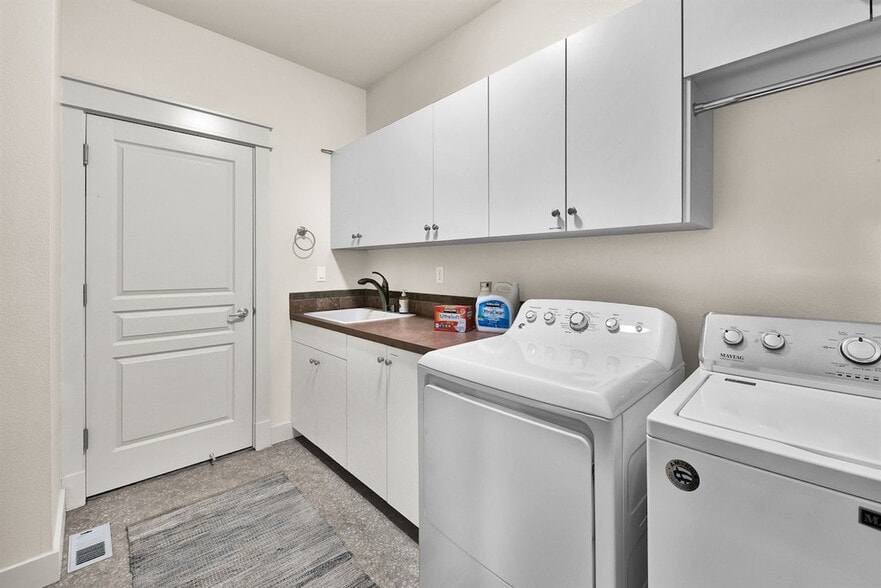Building Photo - 5722 W Hidden Springs Dr