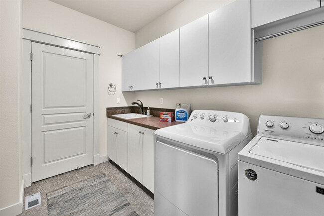 Building Photo - 5722 W Hidden Springs Dr