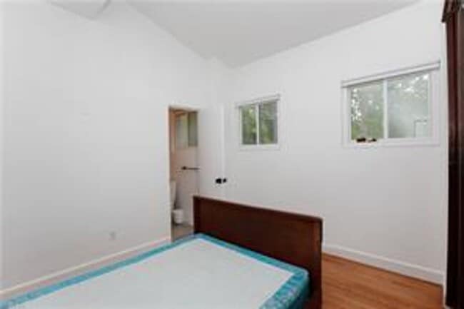 Building Photo - 4 BED/3 BATH LOCATED IN A WATERFRONT COMMU...