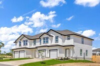 Building Photo - Newly Built 3BR/2.5BA Duplex in Hunter Ranch - Special Offer: $100 off first month