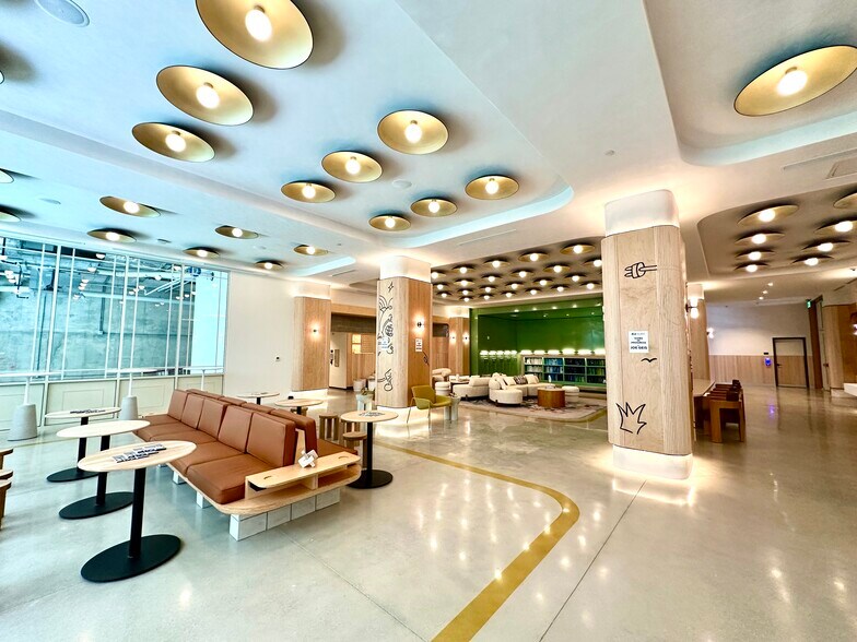 Building Photo - 130 NE 23rd St