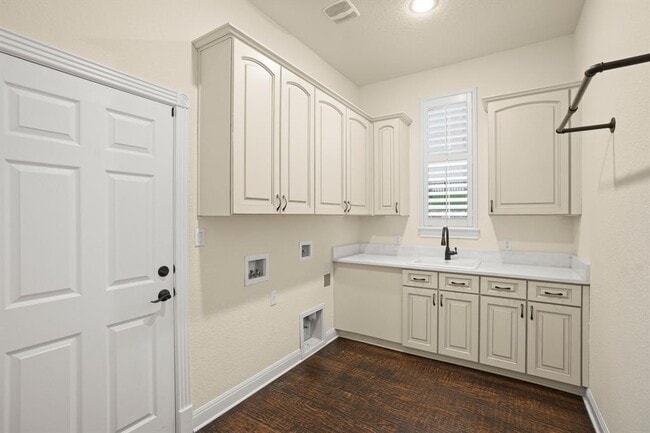 Building Photo - 121 Burgess Ln