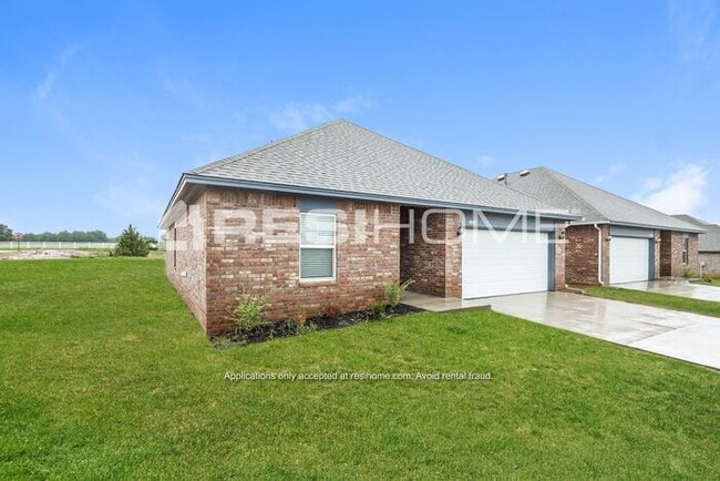 Building Photo - 1130B Round Leaf Rd