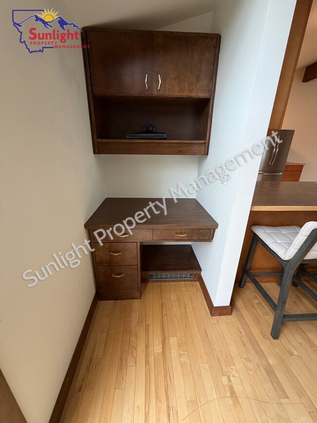 Building Photo - Beautifully Remodeled Home Nestled in the Billings Rims