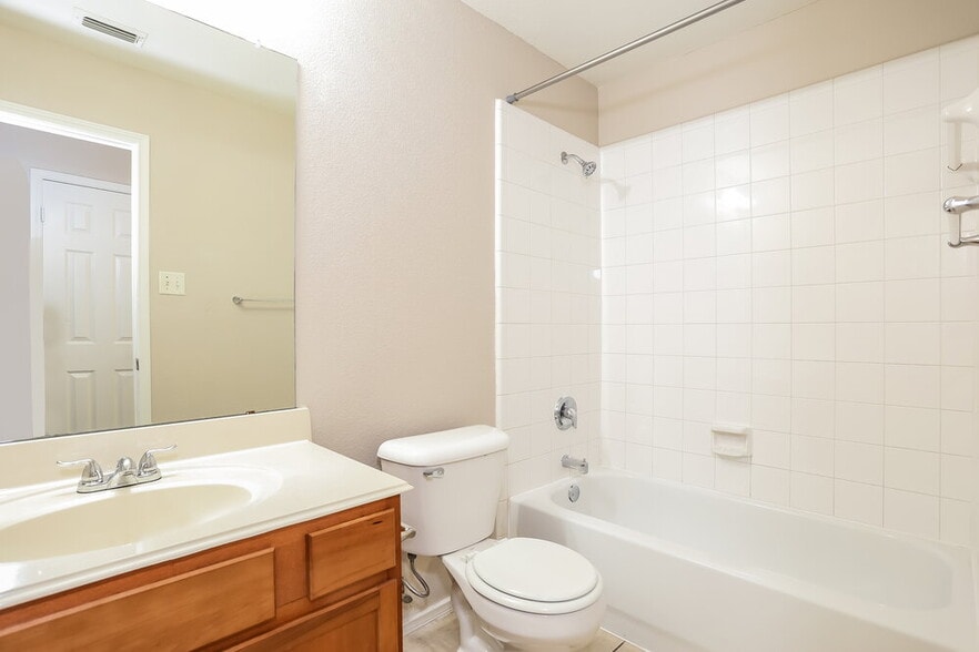 Building Photo - 5768 Goldfinch Way