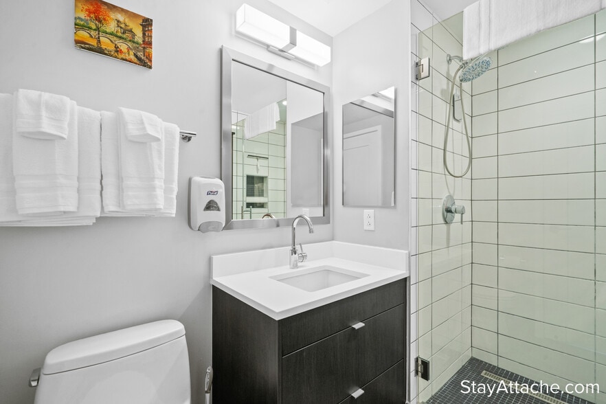 Building Photo - 1300 4th St SE