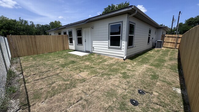 Building Photo - 3209 Bourland St