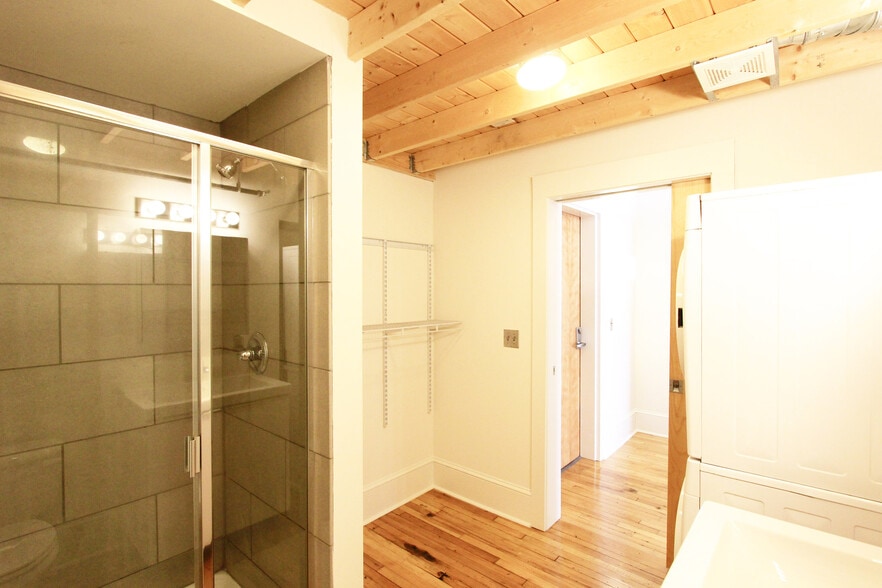 Building Photo - 505 Union Ave