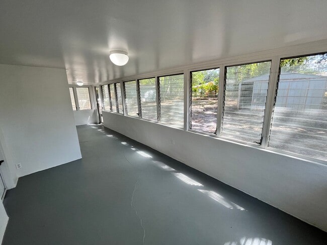 Building Photo - 817 Rosalia Dr