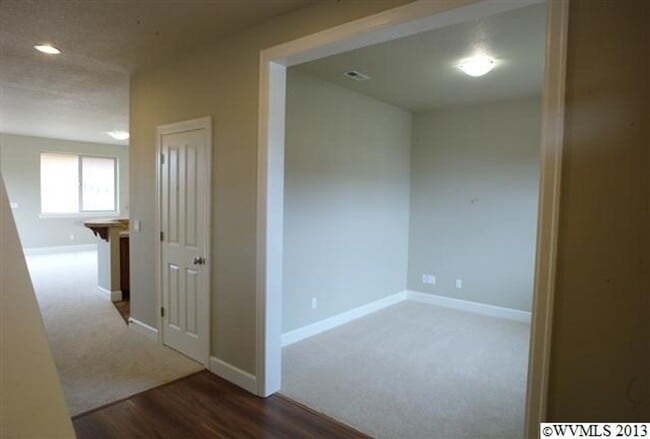 Building Photo - 3 bedroom plus den in Willamette Landing for $2895 per month