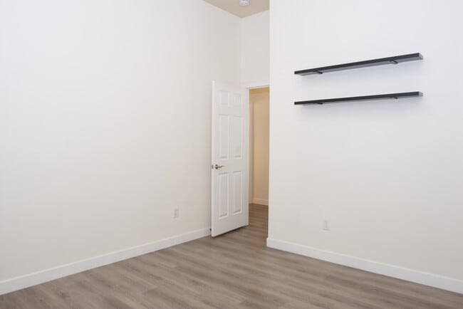 Building Photo - Stunning Upper-Level 2-Story Condo – Prime...