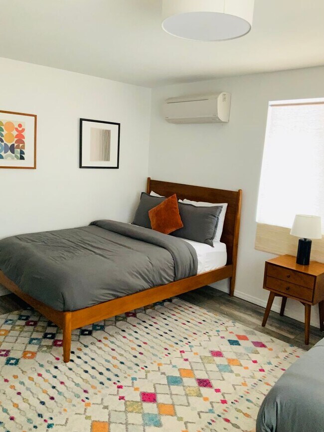 Building Photo - *Beautiful/Private/Views- 3 Bedroom/1.5 Ba...