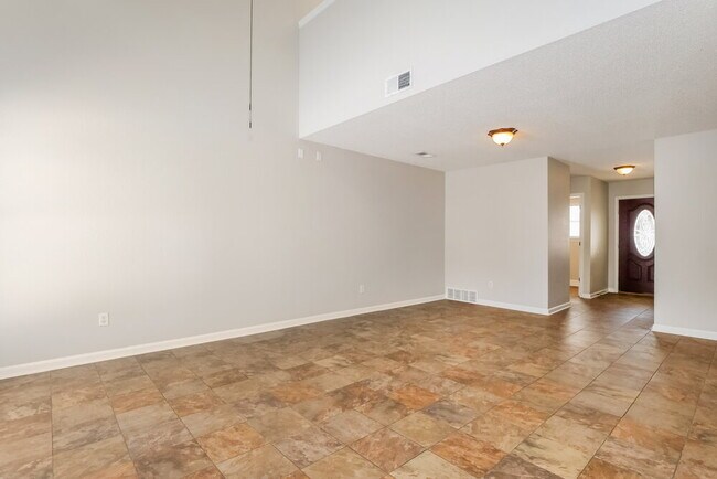 Building Photo - 7292 Green Ash Dr