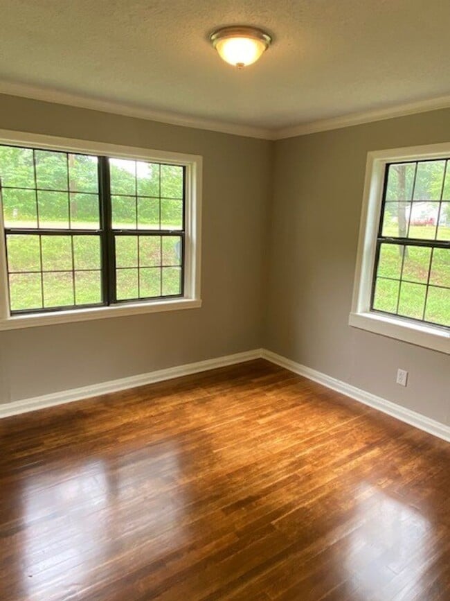 Building Photo - Renovated 2 Bedroom 1 Bath Home for Rent!