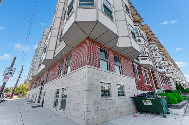 Building Photo - 4700 Chestnut St