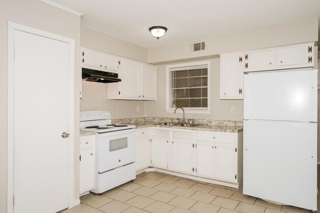 Building Photo - 2740 Dalewood Ave