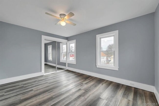 Building Photo - 67 1/2 Watkins Ave