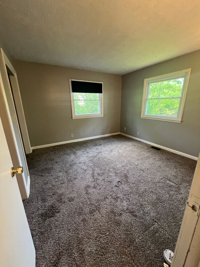 Building Photo - 2 bedroom/1 bath house for rent