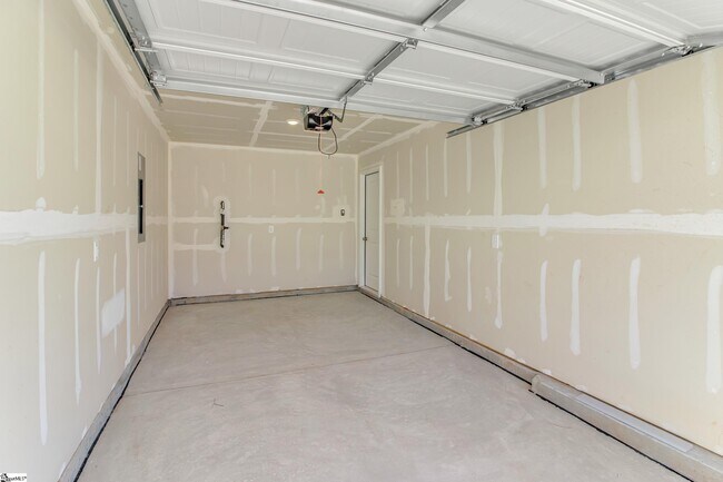 Building Photo - 3040 Willow Rd
