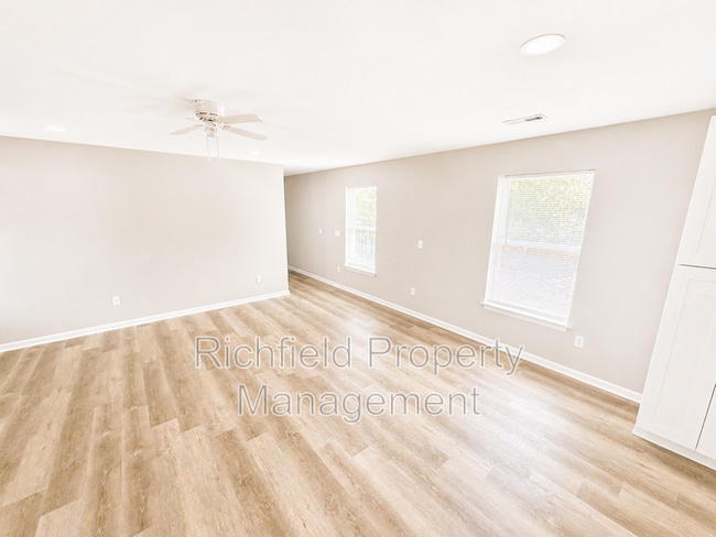 Building Photo - 2511 Columbia Ave