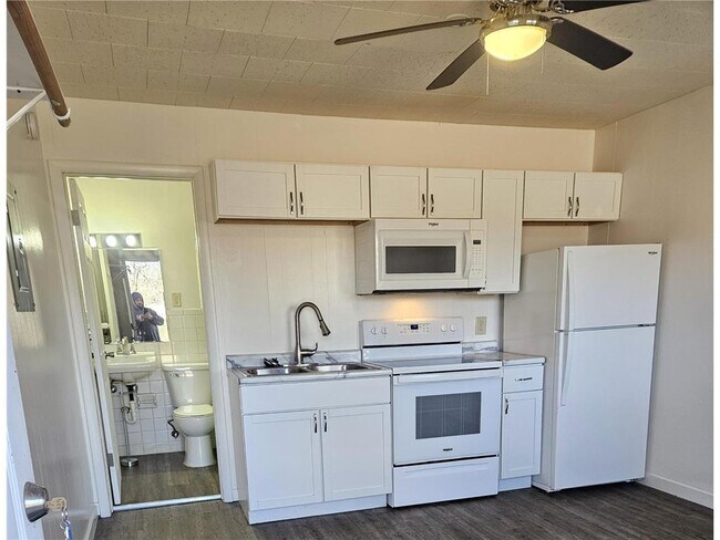 Building Photo - 1205 S Sibley Ave