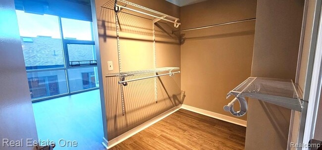 Building Photo - 100 W Fifth St