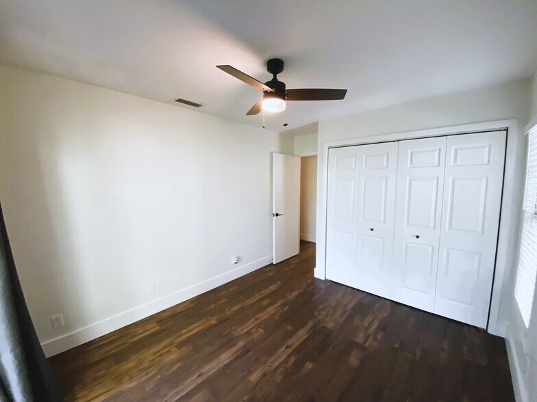 Building Photo - 9345 Green Meadows Way