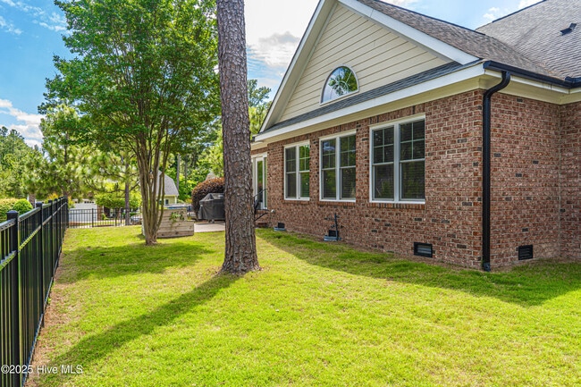 Building Photo - 201 Sundew Ct