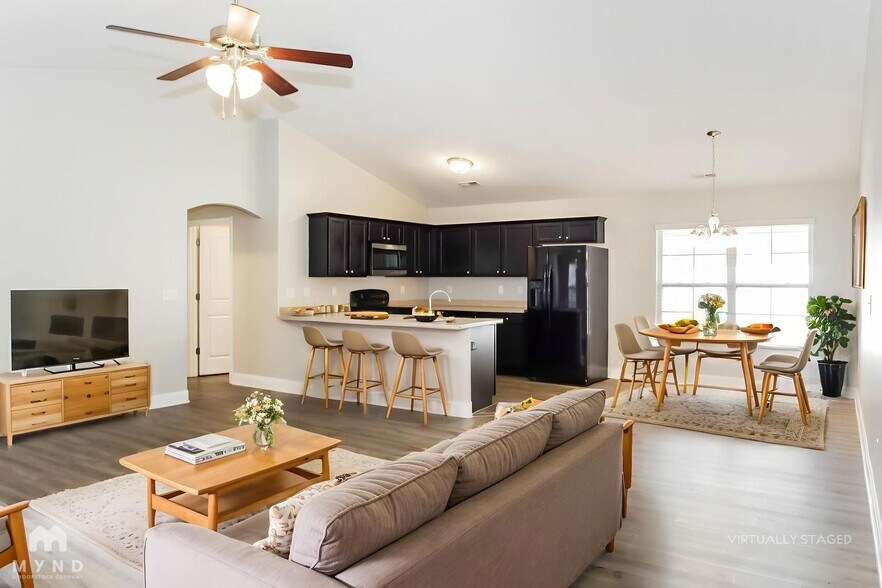 Building Photo - 201 Bermuda Lakes Dr