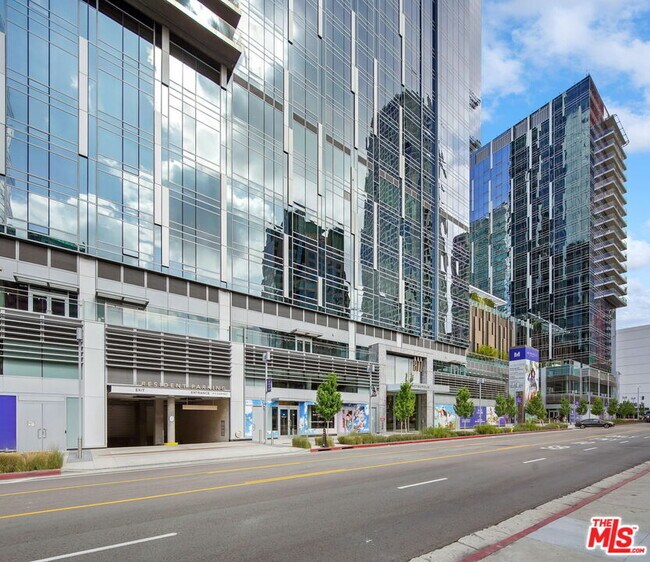 Building Photo - 877 Francisco St