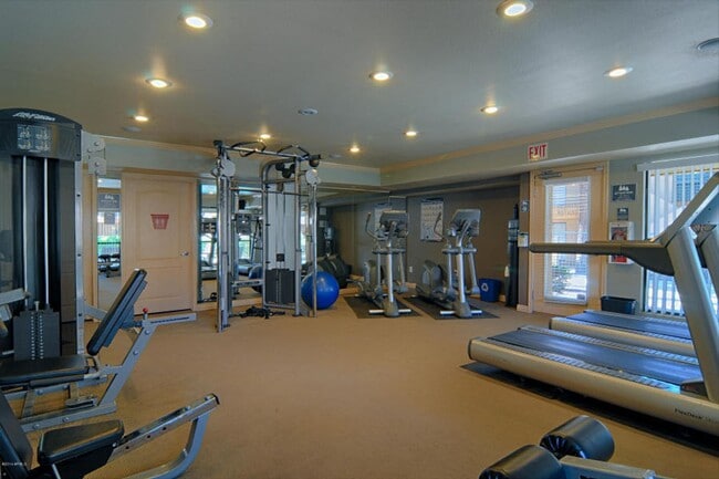 Building Photo - Charming 2 bed 2 bath gated Condo near Bel...