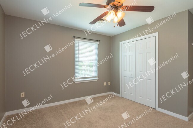 Building Photo - 2329 Horsley Dr