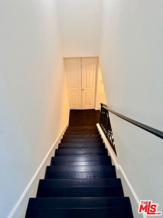 Building Photo - 917 N Sierra Bonita Ave