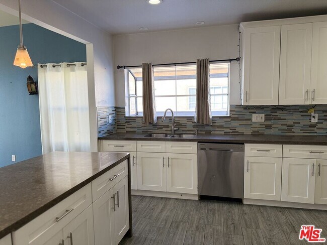 Building Photo - 9428 Harvard Blvd