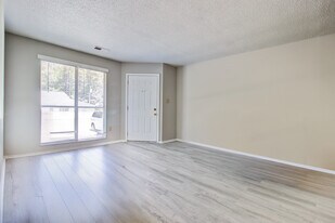 Building Photo - Lamplighter Apartments