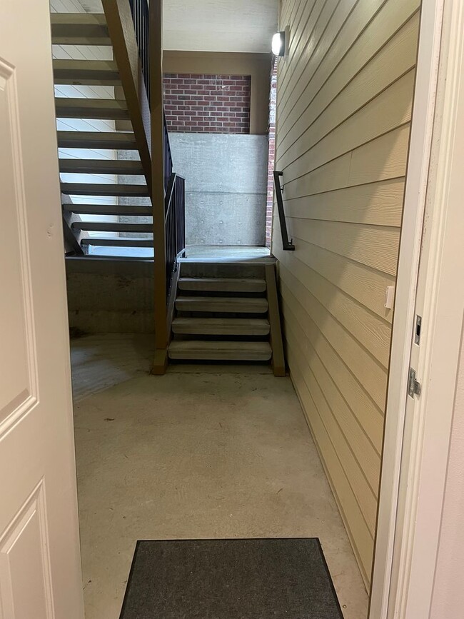 Building Photo - 2 bed/1 bath in Southeast Redmond