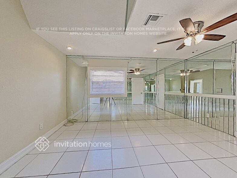 Building Photo - 13933 Madison St