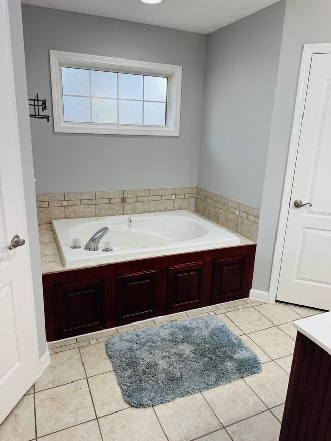 Building Photo - 560 Old Humboldt Rd