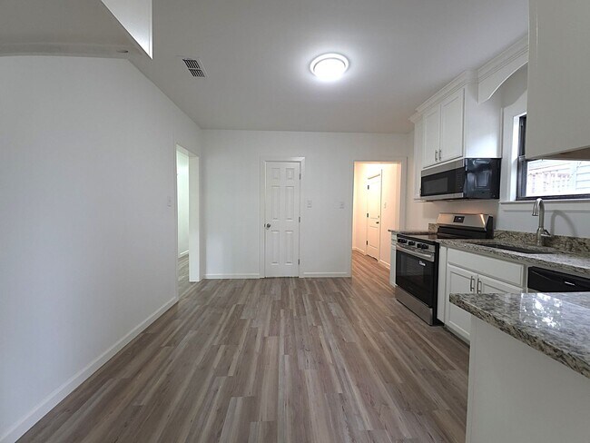 Building Photo - Fully Remodeled Home in the Heart of Tyler...