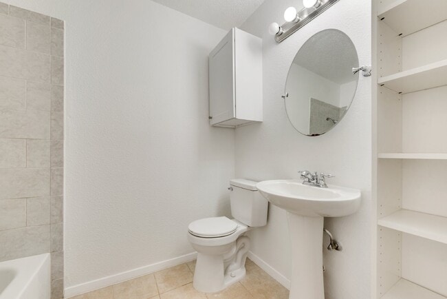 Building Photo - Completely renovated charming 3-Bed, 2-Bat...