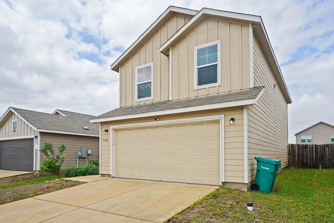 Building Photo - Open-Concept 3BR + Game Room Near Fort Sam & Randolph - Realtor Commission: $500