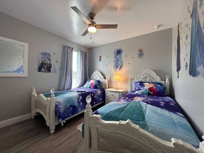 Building Photo - 421 Cabello Dr