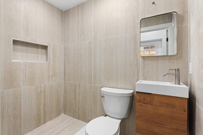 Building Photo - 116 E Huntingdon St