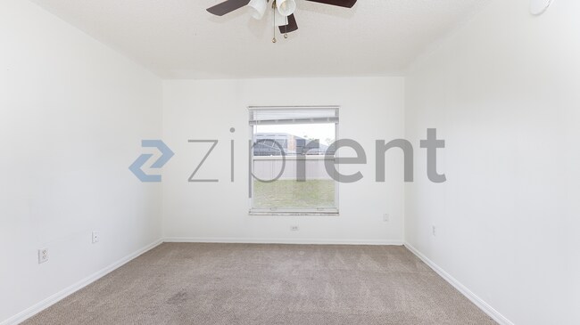 Building Photo - 2750 Gramercy Dr