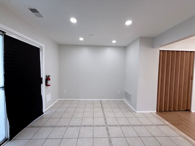 Building Photo - 171 Scobee Ln