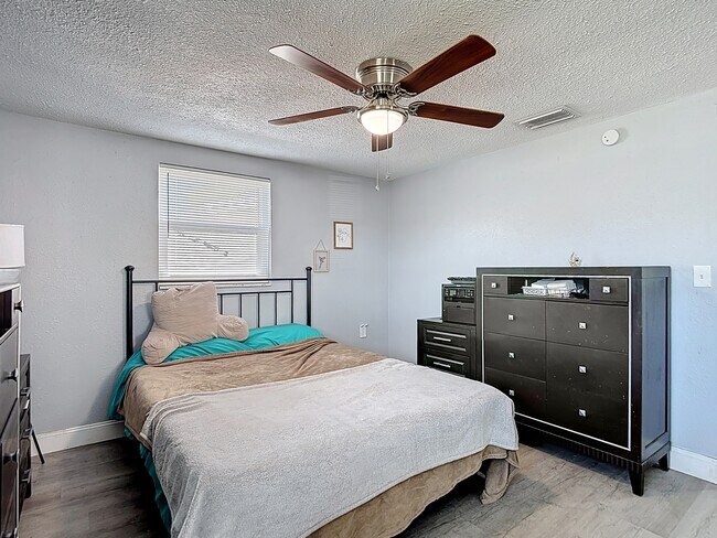 Building Photo - 5913 Appletree Rd