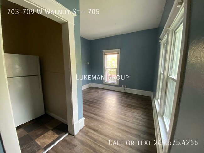 Building Photo - 705 W Walnut - 1/Bed 1/Bath Near WMU/K Col...